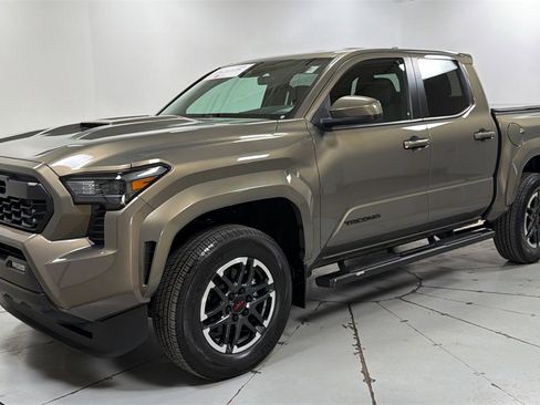 Certified 2024 Toyota Tacoma TRD Sport image 1