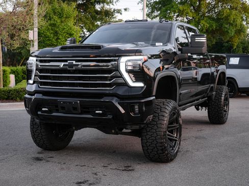 Used 2024 Chevrolet Silverado 3500 High Country w/ High Country Premium Package AWD/4WD image 9