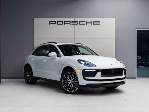 Certified 2026 Porsche Macan AWD/4WD image 9