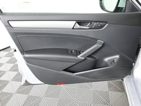 Certified 2021 Volkswagen Passat 2.0T S image 17