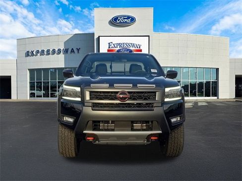 Used 2025 Nissan Frontier PRO-4X w/ Pro Convenience Package image 3