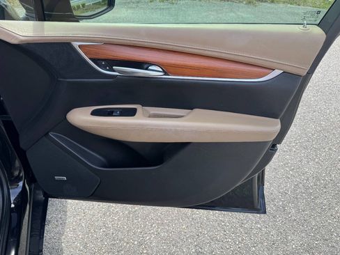 Used 2017 Cadillac XT5 Platinum AWD/4WD image 46