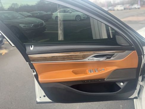 Used 2019 BMW 750i xDrive w/ Executive Package image 9