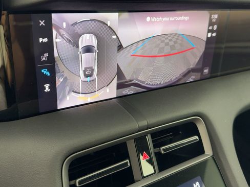 Used 2025 Porsche Taycan image 23