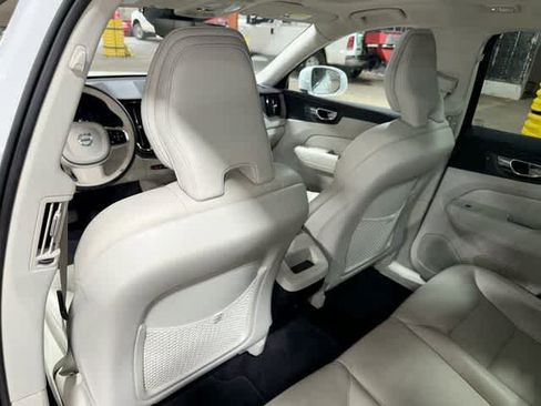 Used 2023 Volvo XC60 B5 Plus AWD/4WD image 29