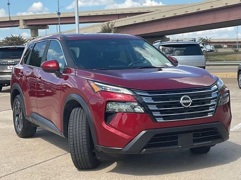 Used 2025 Nissan Rogue SV FWD image 3