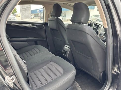 Used 2018 Ford Fusion SE FWD image 16