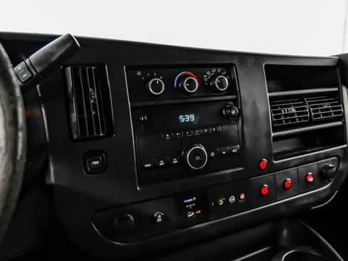 Used 2014 Chevrolet Express 2500 RWD image 27