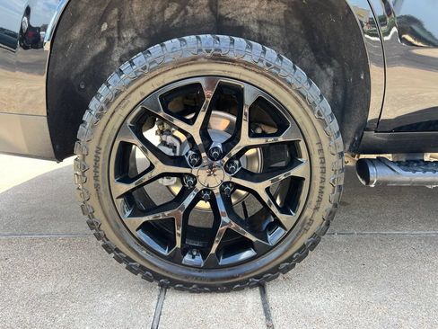 Used 2022 Chevrolet Tahoe Z71 w/ Luxury Package AWD/4WD image 9