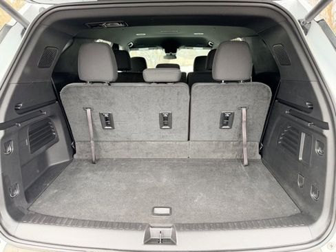 Used 2025 Chevrolet Traverse LT w/ Driver Confidence Package image 26