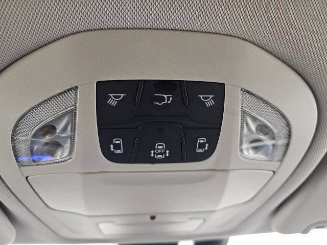 Used 2020 Chrysler Pacifica Touring w/ Cold Weather Group FWD image 26