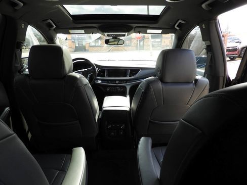 Used 2022 Buick Enclave Essence w/ Experience Buick Package FWD image 23