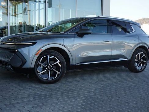 New 2025 Chevrolet Equinox EV LT image 4