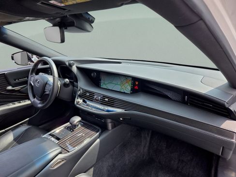 Used 2019 Lexus LS 500 w/ Accessory Package (Z1) RWD image 23