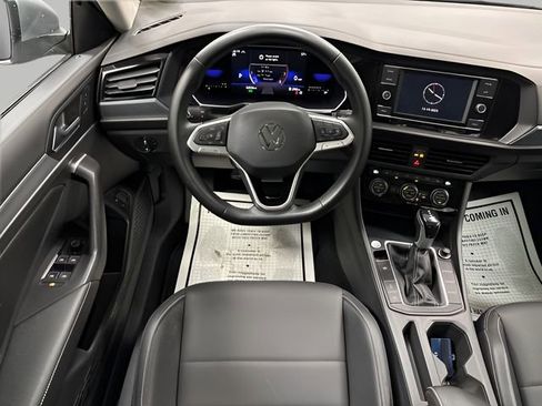 Used 2022 Volkswagen Jetta SE image 13