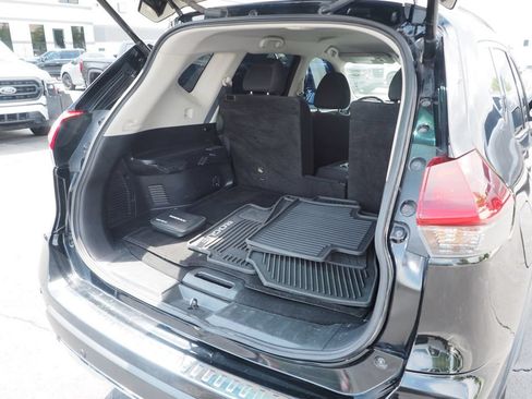 Used 2019 Nissan Rogue SV w/ Premium Package FWD image 14