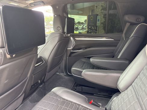 Used 2025 Cadillac Escalade V AWD/4WD image 7