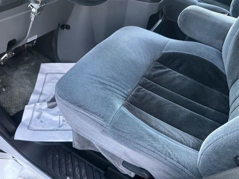 Used 2010 Ford E-150 and Econoline 150 image 32