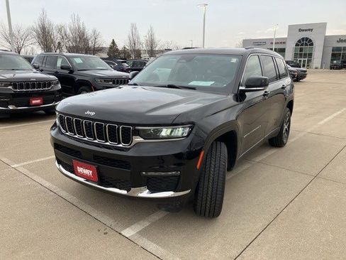 Certified 2023 Jeep Grand Cherokee L Limited w/ Luxury Tech Group II image 3