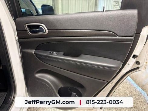 Used 2018 Jeep Grand Cherokee Altitude AWD/4WD image 18