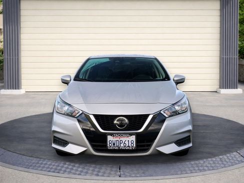 Used 2020 Nissan Versa SV image 2