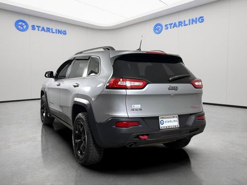 Used 2017 Jeep Cherokee Trailhawk AWD/4WD image 6