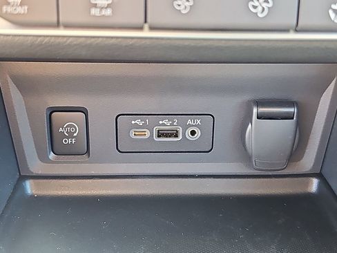 New 2025 Nissan Sentra SR w/ Trunk Package FWD image 9