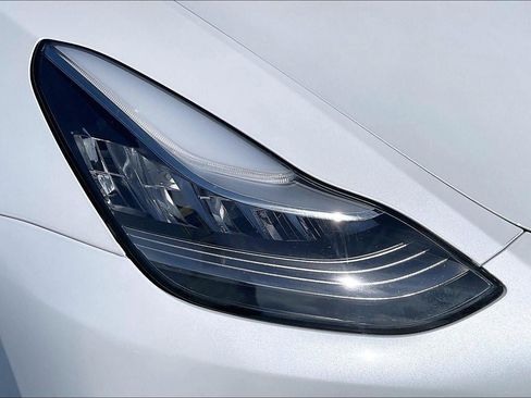 Used 2020 Tesla Model Y Long Range image 27