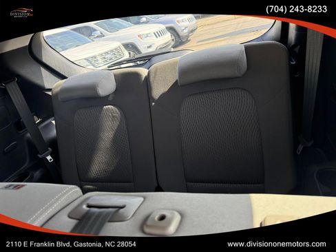 Used 2017 Hyundai Santa Fe SE image 17