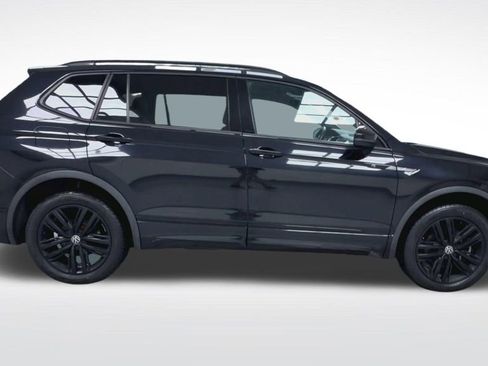 Used 2022 Volkswagen Tiguan SE R-Line AWD/4WD image 24