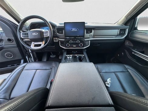 Used 2024 Ford Expedition Max XLT image 9