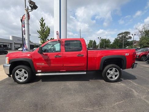 Used 2014 Chevrolet Silverado 2500 LT w/ Interior Plus Package AWD/4WD image 3