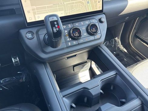 New 2026 Land Rover Defender 110 OCTA image 29