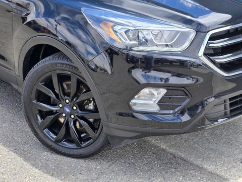 Certified 2018 Ford Escape SE w/ SE Sport Appearance Package AWD/4WD image 9