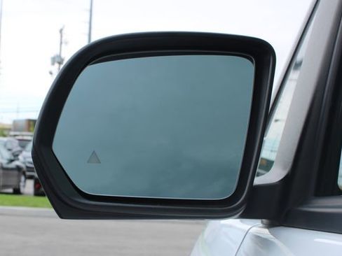 Used 2017 Mercedes-Benz Metris Passenger image 8