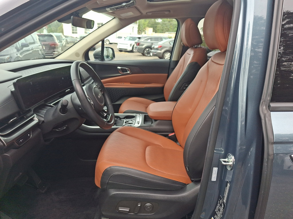 Used 2026 Kia Carnival SX w/ SX Dark Edition Package FWD image 29