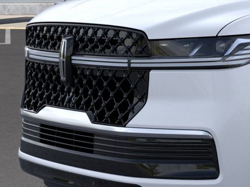 New 2026 Lincoln Navigator L Reserve w/ Jet Appearance Package AWD/4WD image 17