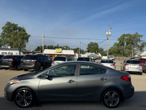 Used 2016 Kia Forte EX image 2