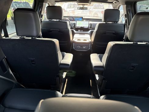 Used 2025 Ford Expedition Platinum w/ Stealth Performance Package AWD/4WD image 18