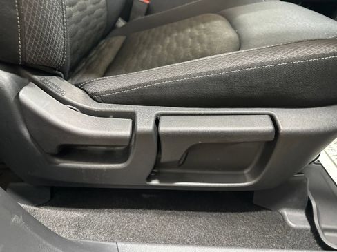 Used 2025 Nissan Pathfinder SV AWD/4WD image 31