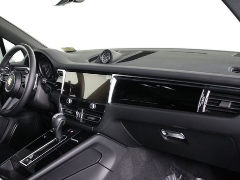 Certified 2024 Porsche Macan image 24