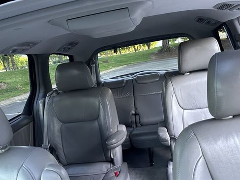 Used 2004 Toyota Sienna XLE FWD image 11