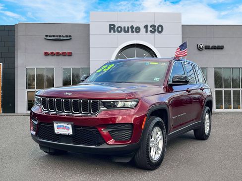 Used 2023 Jeep Grand Cherokee Laredo w/ Luxury Tech Group I image 2