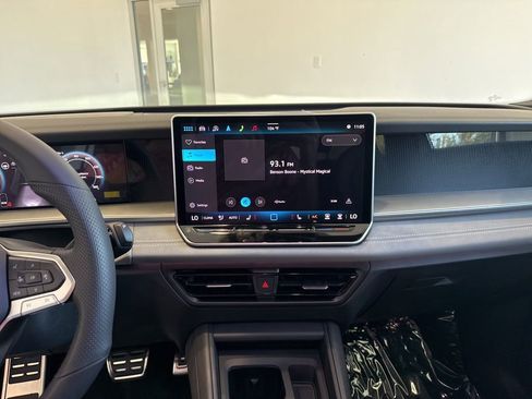 New 2025 Volkswagen Tiguan SE R-Line image 22