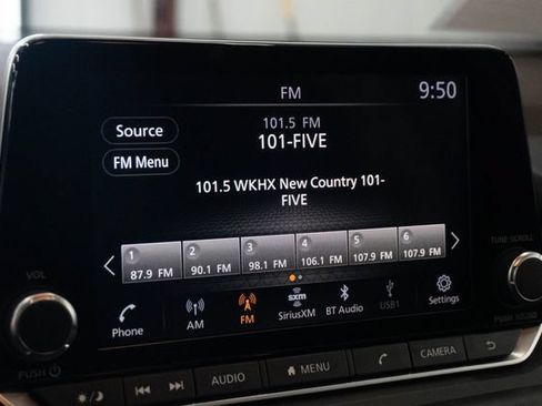 Used 2023 Nissan Rogue SV w/ SV Premium B Package FWD image 10