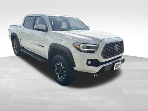 Used 2023 Toyota Tacoma TRD Off-Road w/ Black Out Package (TMS) AWD/4WD image 3