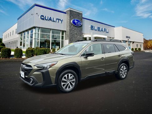 Used 2024 Subaru Outback Premium AWD/4WD image 1