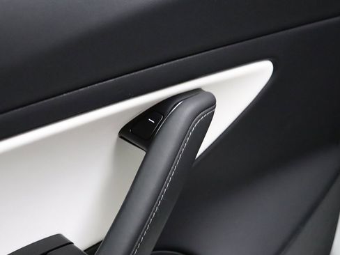 Used 2020 Tesla Model 3 Performance image 32