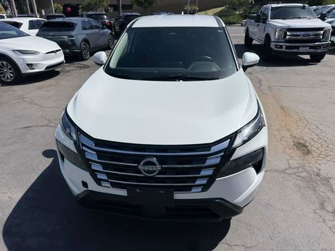 Used 2025 Nissan Rogue SV image 5