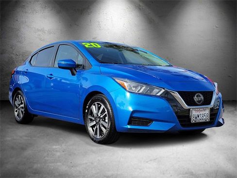 Used 2020 Nissan Versa SV image 2